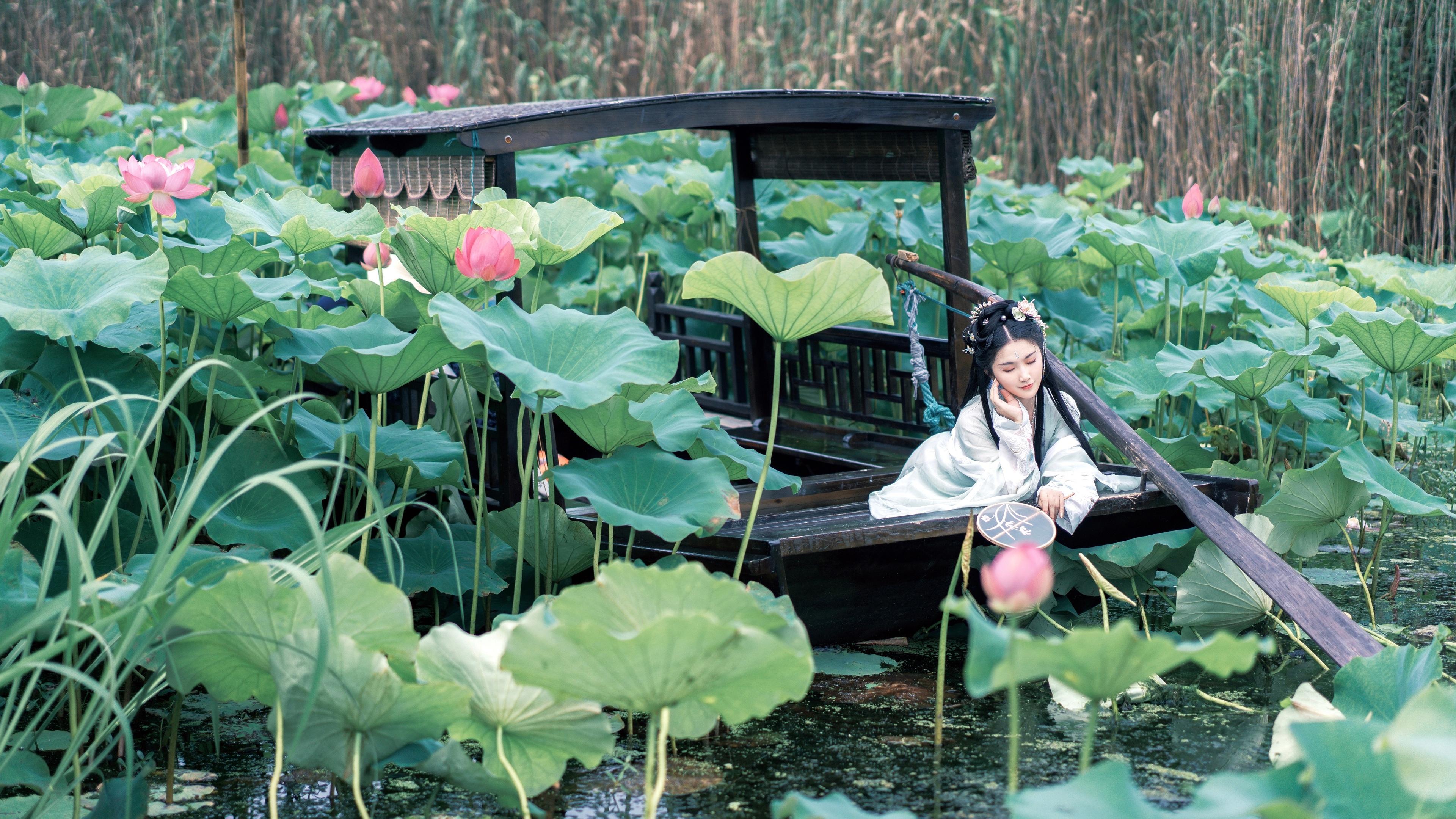 校花超短裙暴露调教